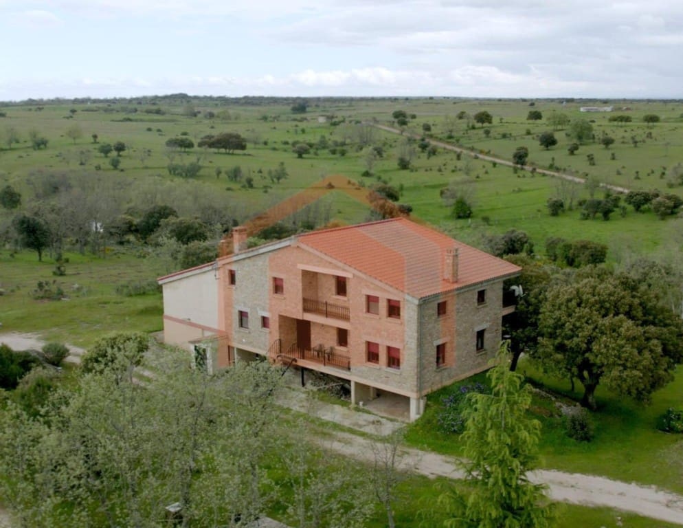 4 bedroom Finca/Country House for sale in Ciperez with pool garage - € 365,000 (Ref: 9595937)