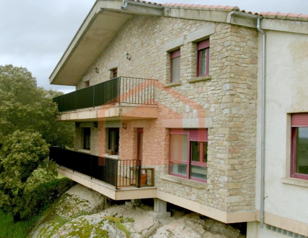 4 bedroom Finca/Country House for sale in Ciperez with pool garage - € 365,000 (Ref: 9595937)