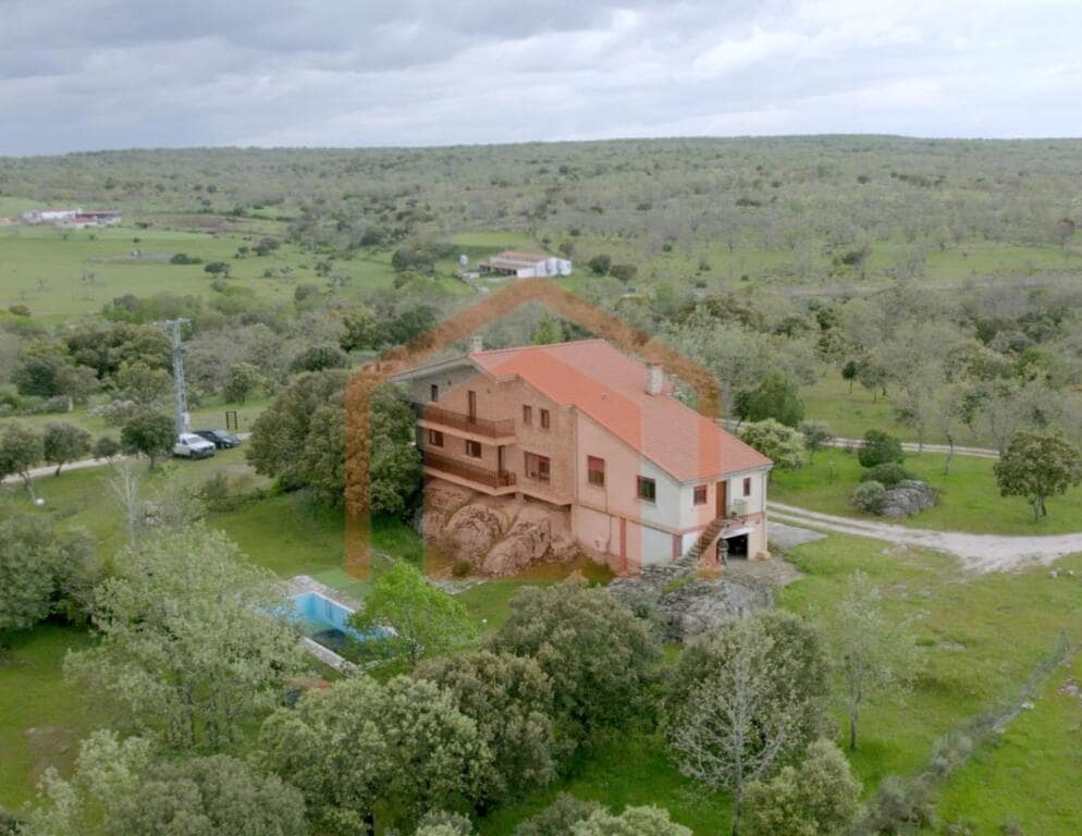 4 bedroom Finca/Country House for sale in Ciperez with pool garage - € 355,000 (Ref: 9595937)