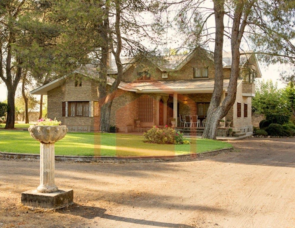 6 bedroom Finca/Country House for sale in Salamanca city - € 825,000 (Ref: 9595938)