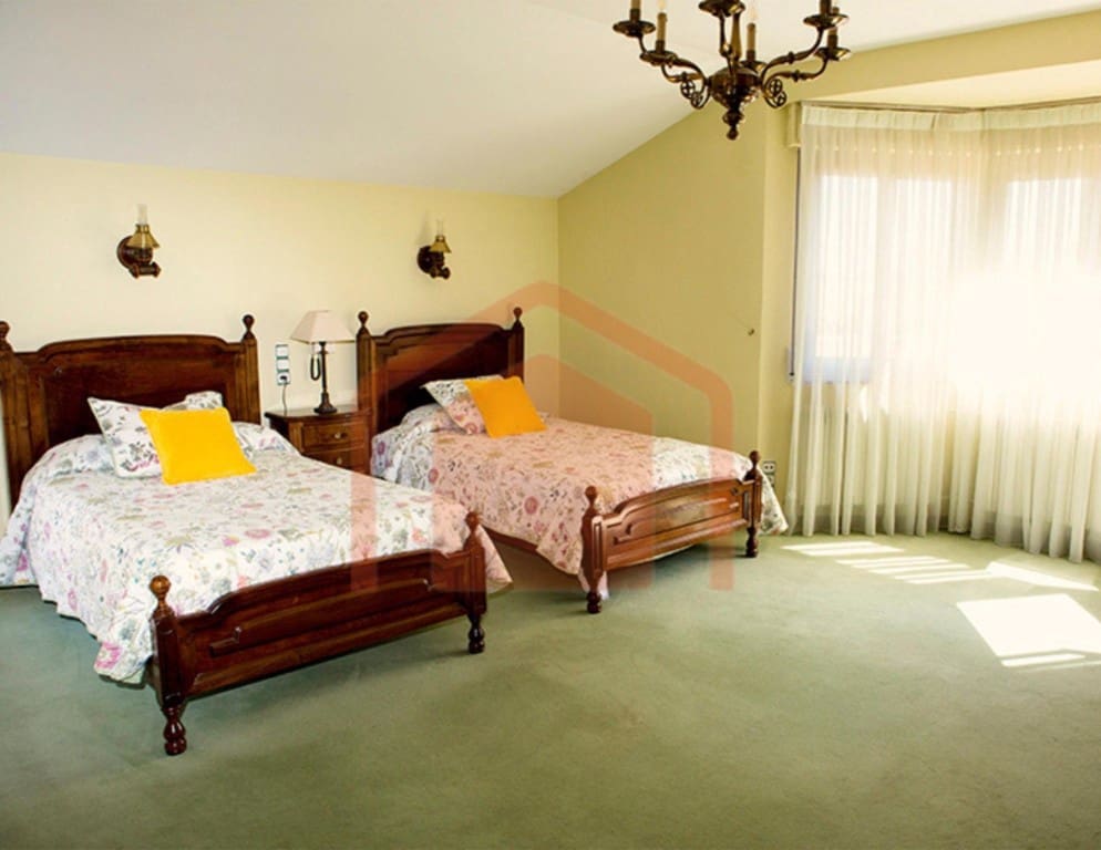 6 bedroom Finca/Country House for sale in Salamanca city - € 825,000 (Ref: 9595938)