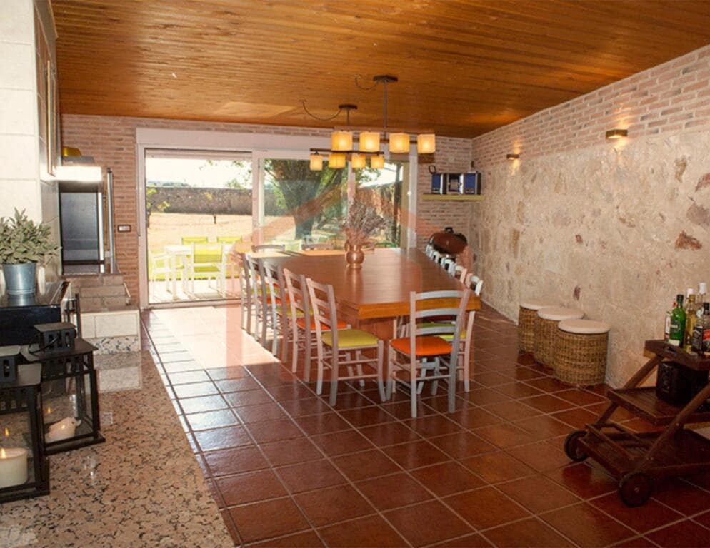 6 bedroom Finca/Country House for sale in Salamanca city - € 825,000 (Ref: 9595938)