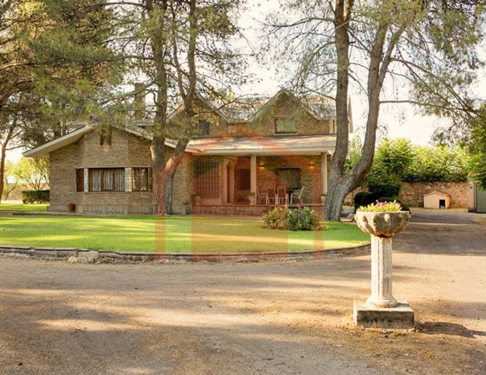 6 bedroom Finca/Country House for sale in Salamanca city - € 825,000 (Ref: 9595938)