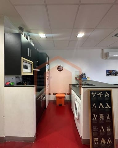 Komercyjne na sprzedaż w Miasto Salamanka - 206 000 € (Ref: 9595939)