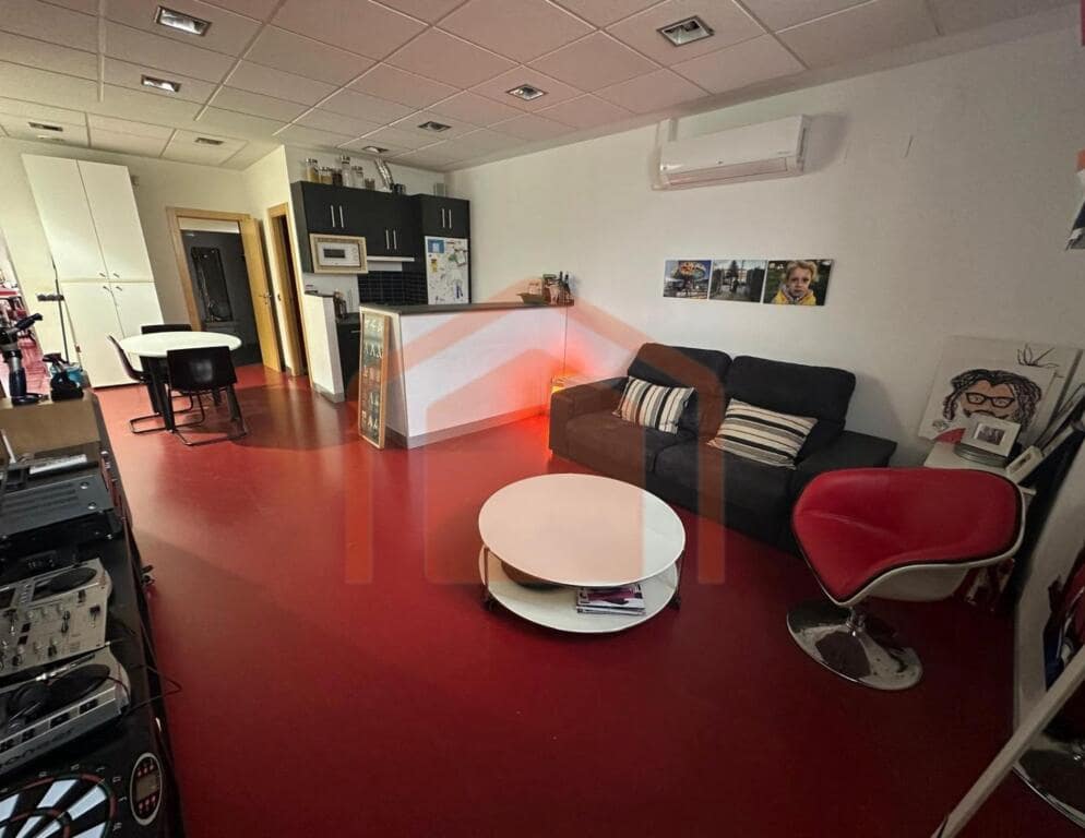 Commercial for sale in Salamanca city - € 206,000 (Ref: 9595939)