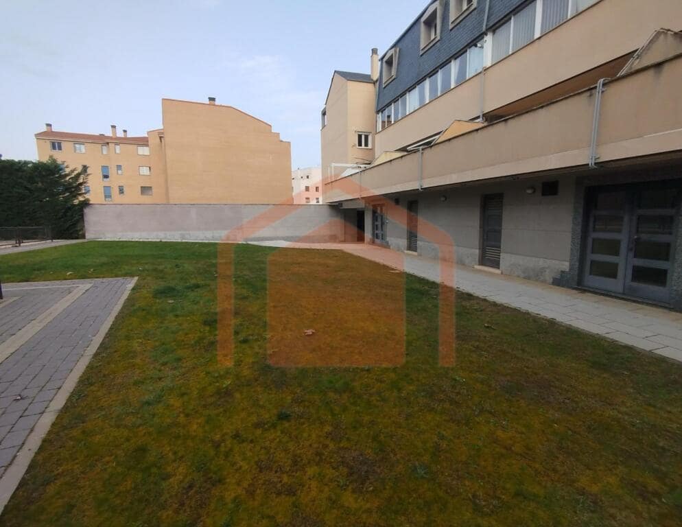 Commercial for sale in Salamanca city - € 206,000 (Ref: 9595939)