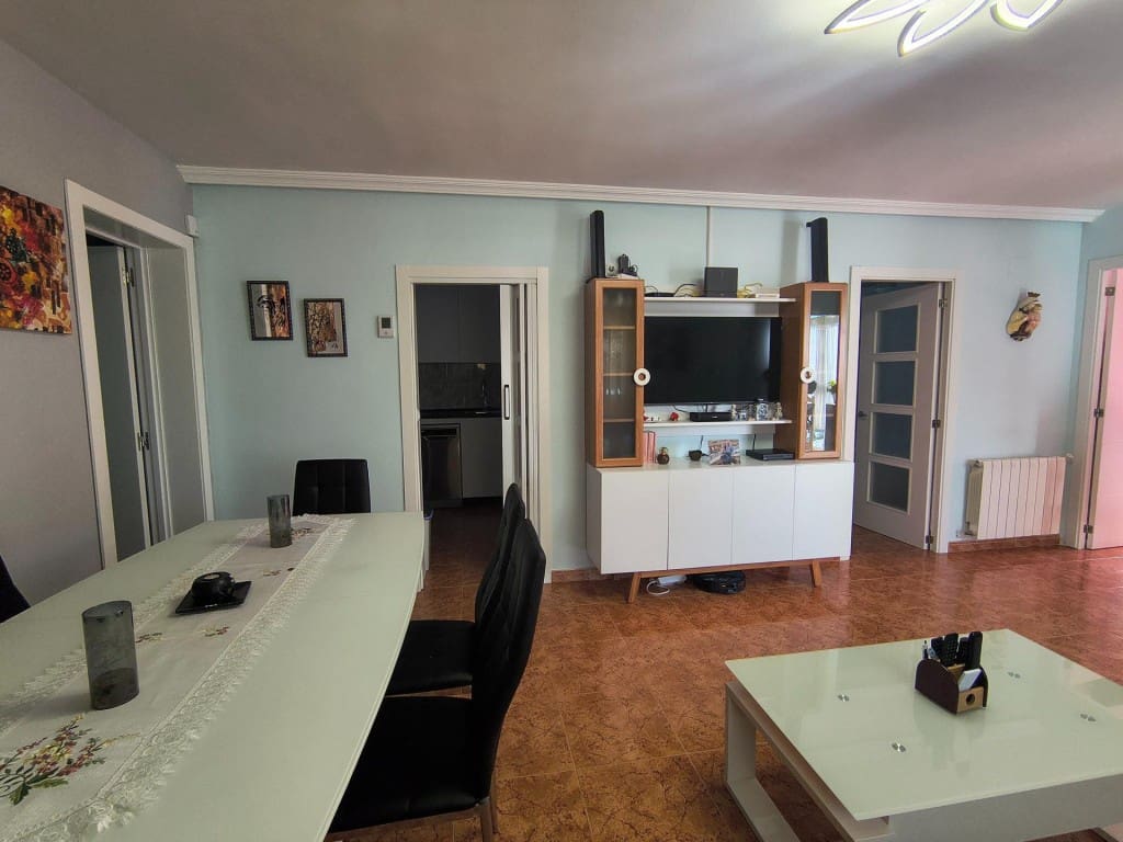 3 bedroom Villa for sale in Torrejon del Rey with garage - € 259,000 (Ref: 9595943)