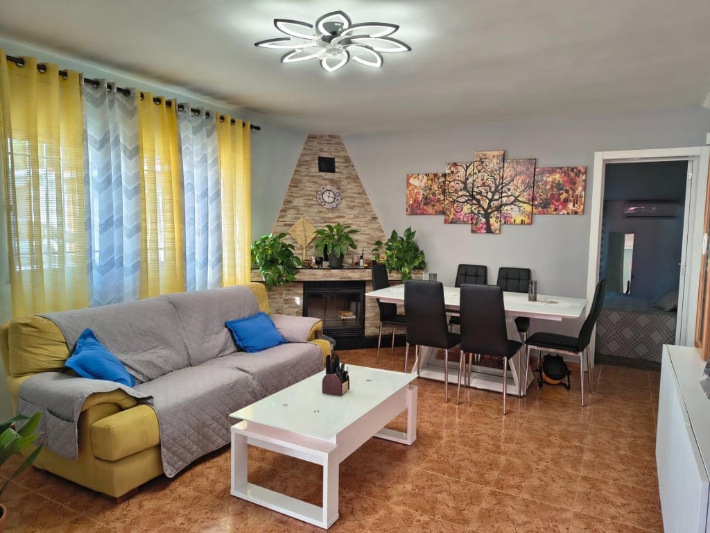 3 bedroom Villa for sale in Torrejon del Rey with garage - € 259,000 (Ref: 9595943)