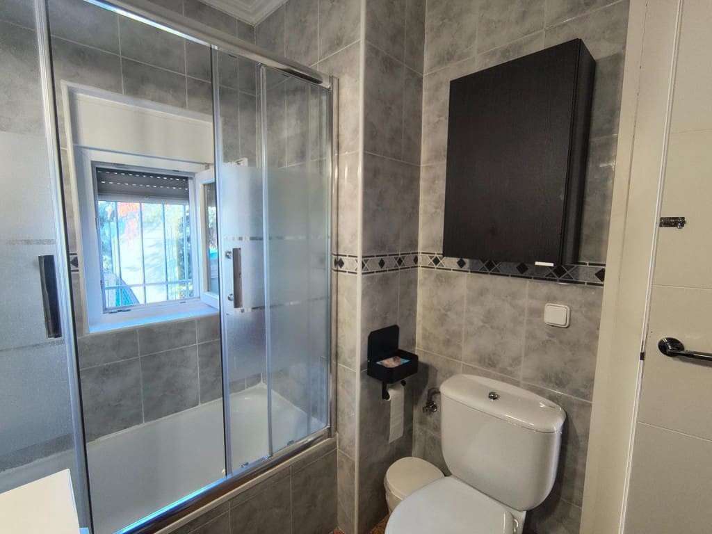 3 bedroom Villa for sale in Torrejon del Rey with garage - € 259,000 (Ref: 9595943)