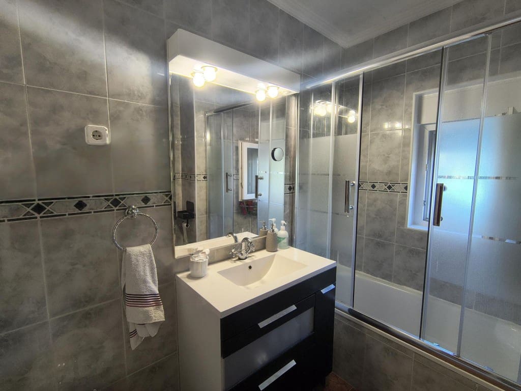 3 bedroom Villa for sale in Torrejon del Rey with garage - € 259,000 (Ref: 9595943)