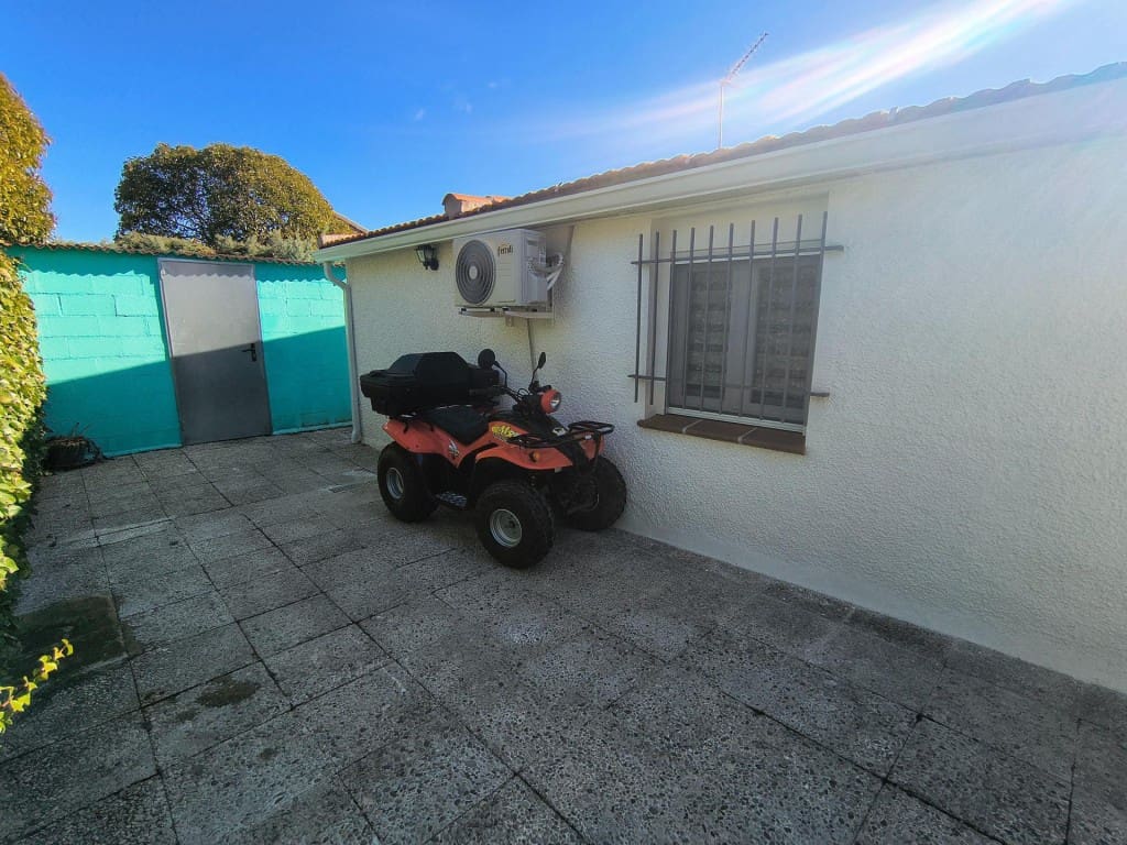 3 bedroom Villa for sale in Torrejon del Rey with garage - € 259,000 (Ref: 9595943)