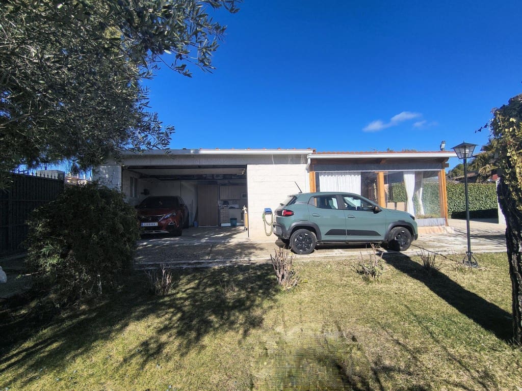 3 bedroom Villa for sale in Torrejon del Rey with garage - € 259,000 (Ref: 9595943)