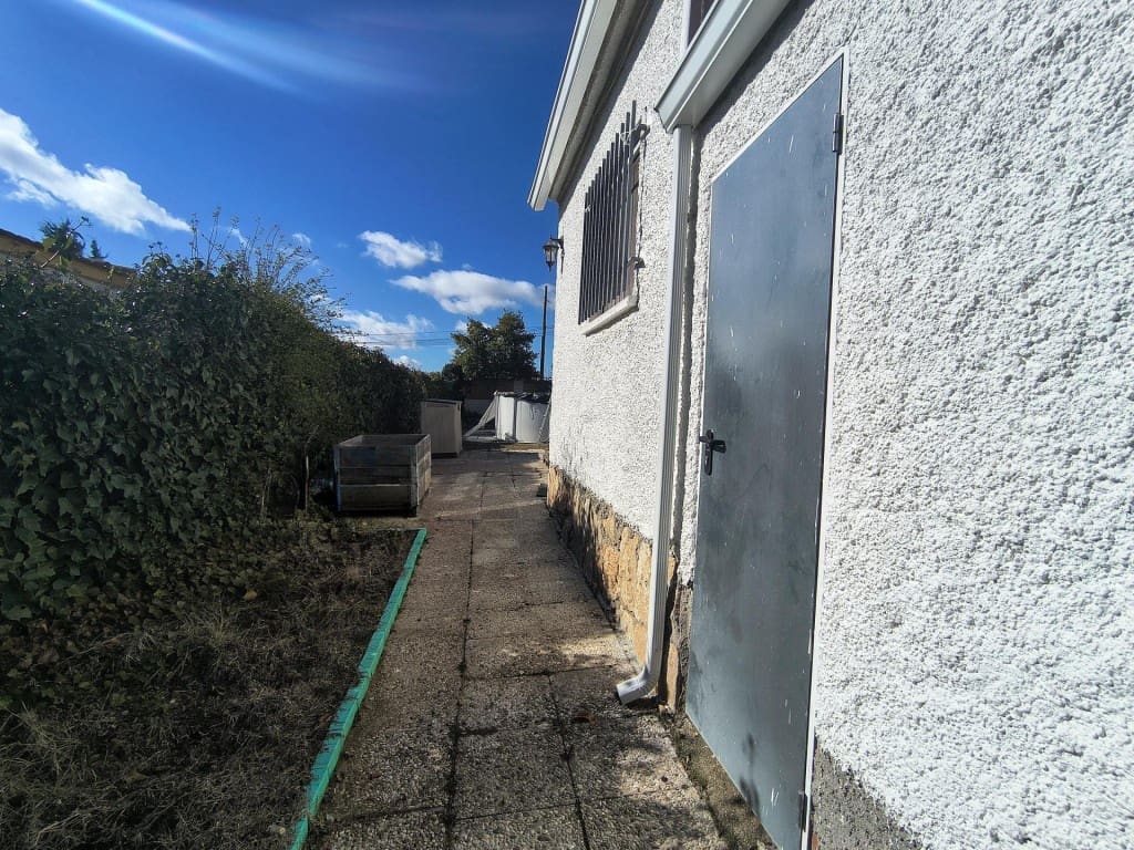 3 bedroom Villa for sale in Torrejon del Rey with garage - € 259,000 (Ref: 9595943)