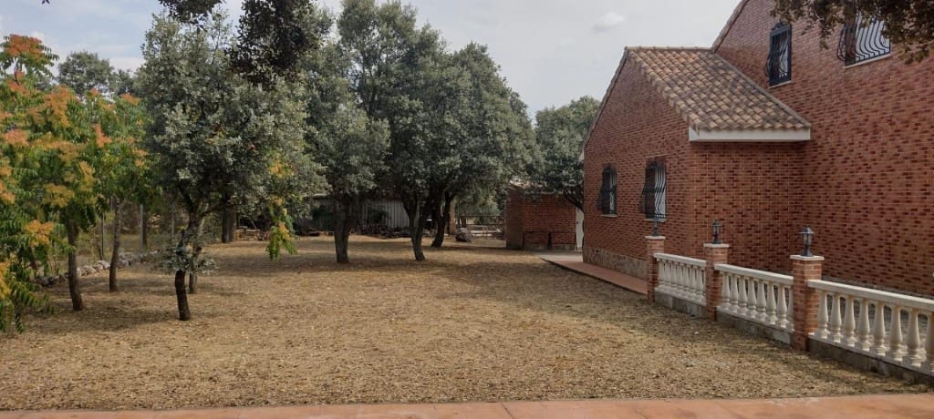 3 bedroom Villa for sale in Pioz - € 328,000 (Ref: 9595945)