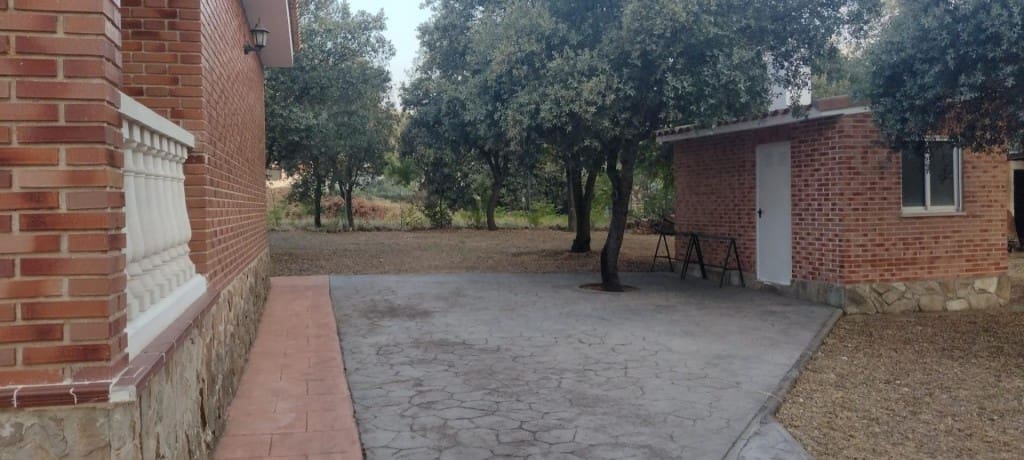 3 bedroom Villa for sale in Pioz - € 328,000 (Ref: 9595945)