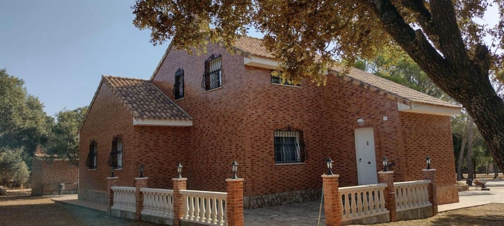 3 bedroom Villa for sale in Pioz - € 328,000 (Ref: 9595945)