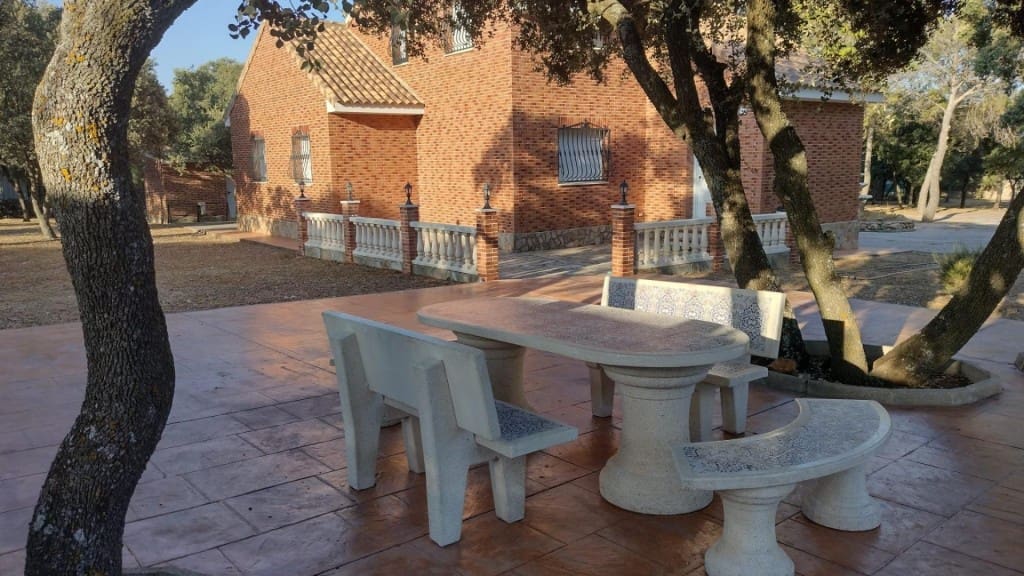 3 bedroom Villa for sale in Pioz - € 328,000 (Ref: 9595945)