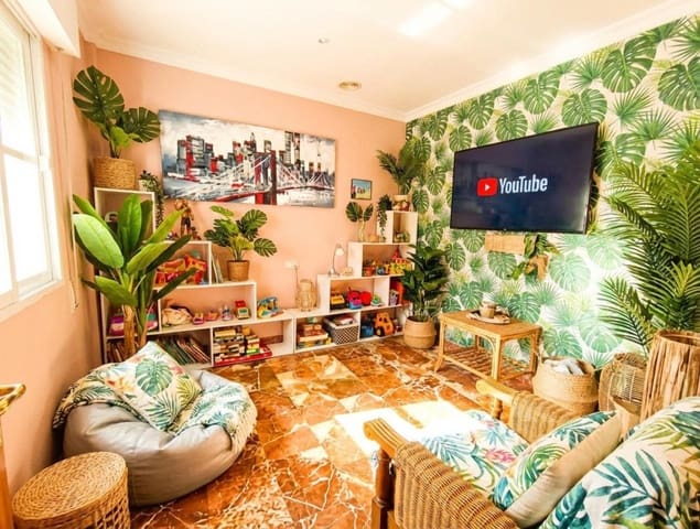 Adosado de 4 habitaciones en Salobreña en venta - 220.000 € (Ref: 9595949)