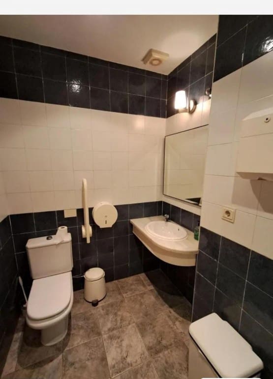 Kommersiell till salu i Salobrena - 207 260 € (Ref: 9595951)