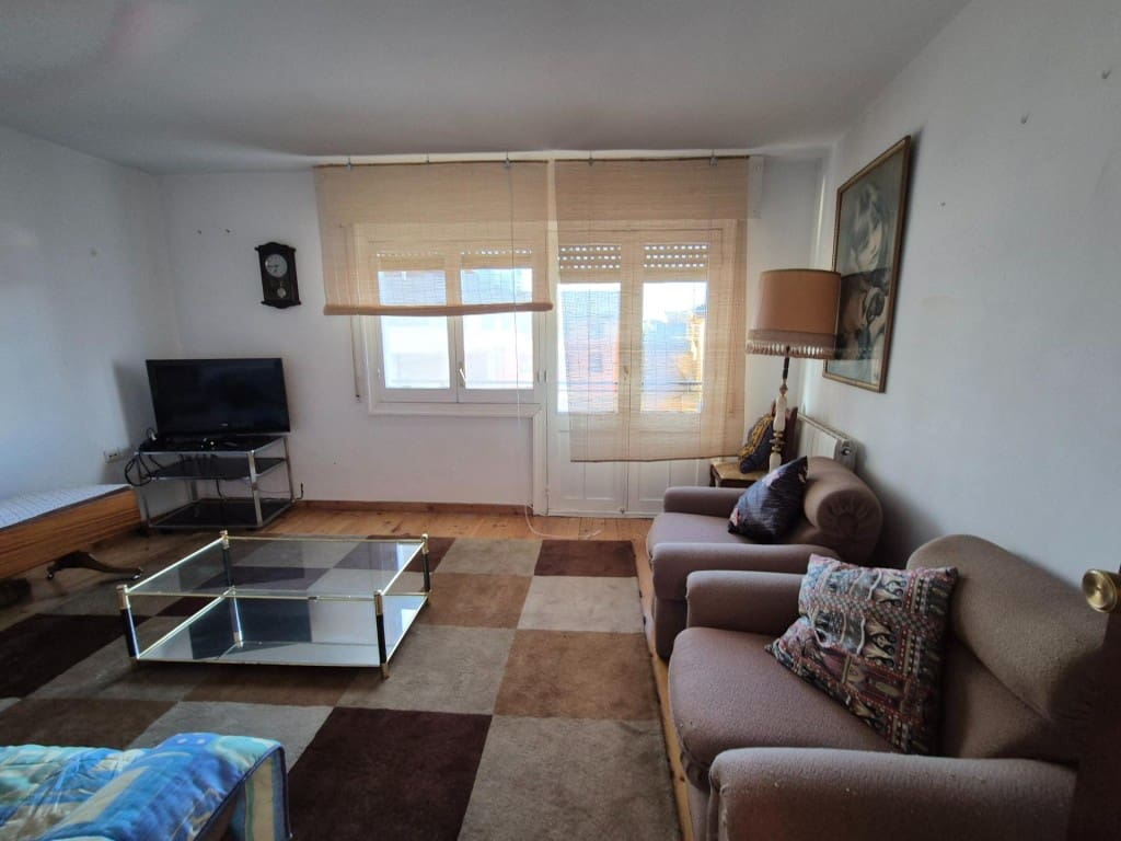 3 slaapkamer Appartement te koop in Almanza - € 72.000 (Ref: 9595953)