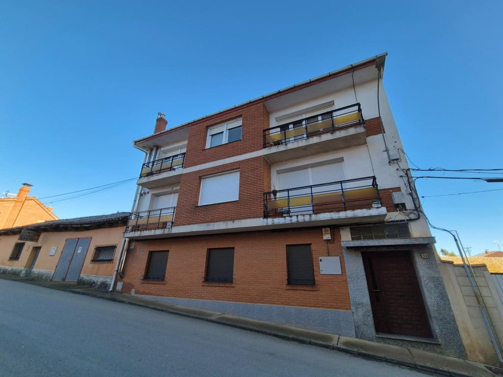 3 slaapkamer Appartement te koop in Almanza - € 72.000 (Ref: 9595953)