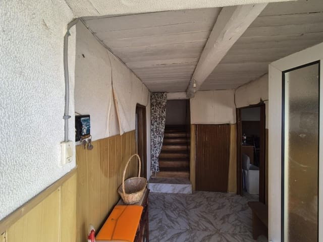 3 bedroom Finca/Country House for sale in Garrafe de Torío - € 75,000 (Ref: 9595955)