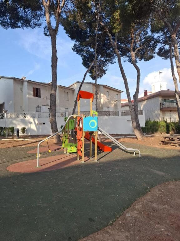 3 bedroom Terraced Villa for sale in Oropesa  with garage - € 185,000 (Ref: 9595959)