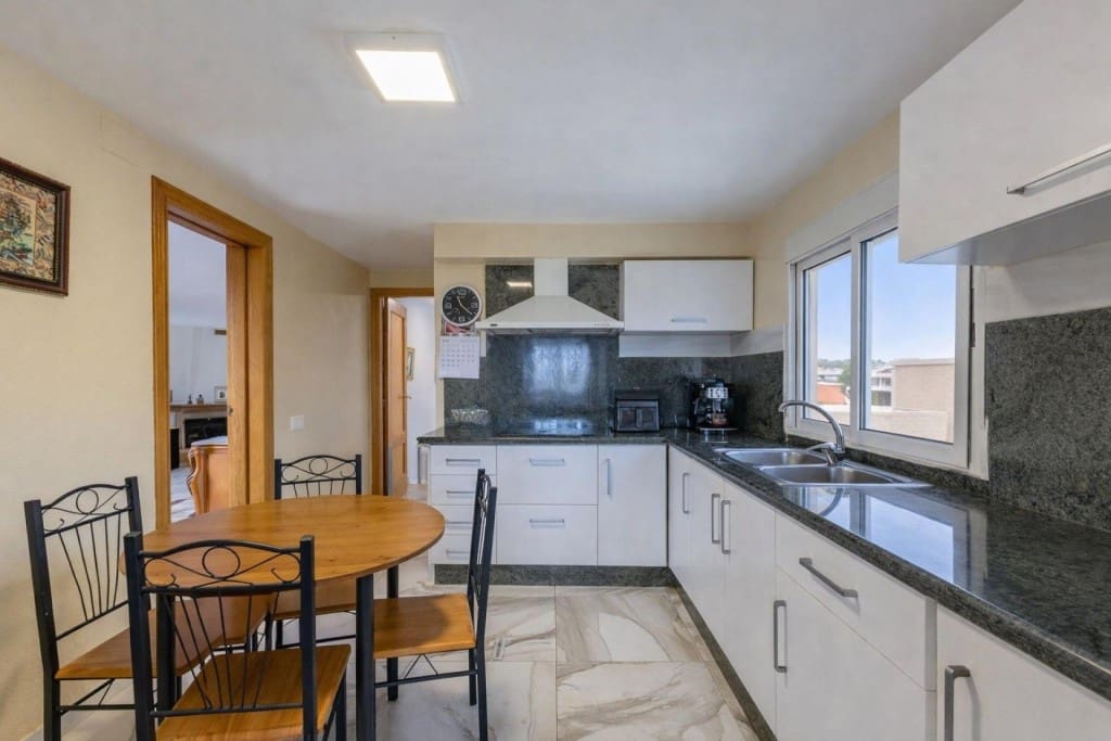 5 sovrum Villa till salu i Oropesa  med pool garage - 549 000 € (Ref: 9595965)