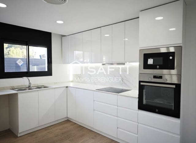 4 soveværelse Villa til salg i Calafell med swimmingpool garage - € 540.000 (Ref: 9595987)