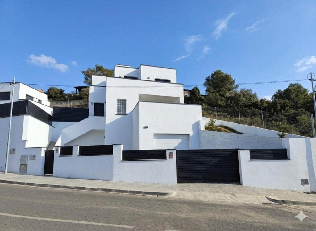 4 slaapkamer Villa te koop in Calafell met zwembad garage - € 540.000 (Ref: 9595987)