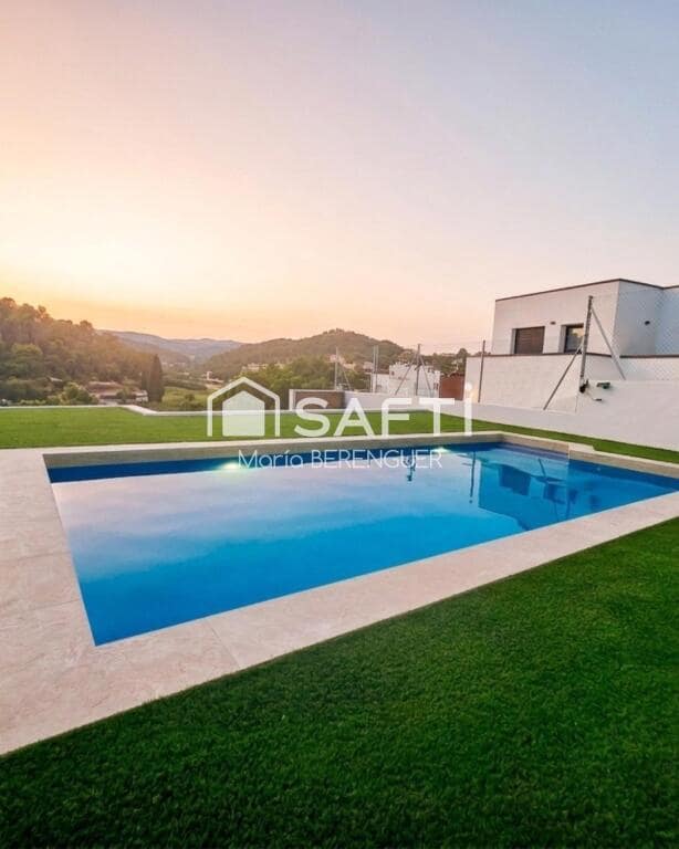 4 slaapkamer Villa te koop in Calafell met zwembad garage - € 540.000 (Ref: 9595987)