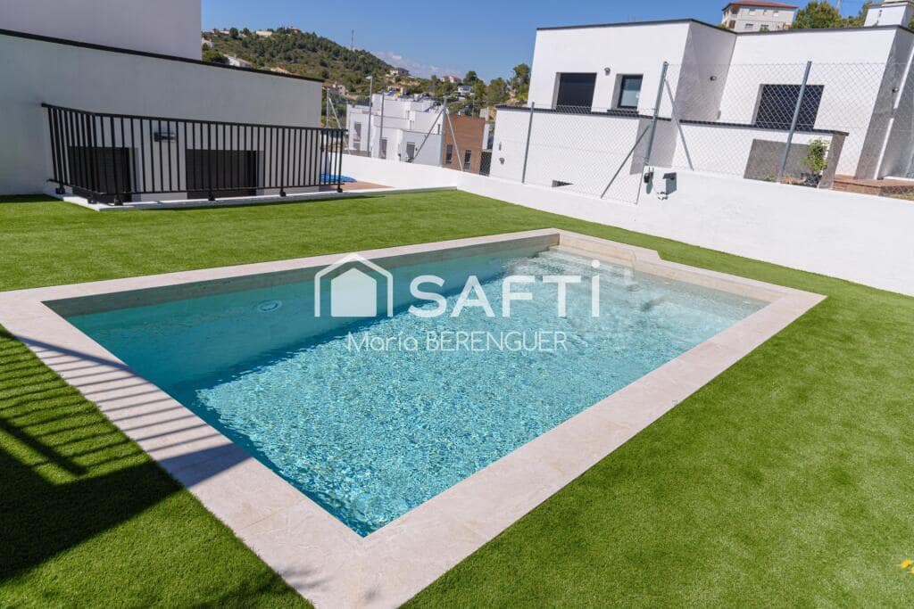 4 soveværelse Villa til salg i Calafell med swimmingpool garage - € 540.000 (Ref: 9595987)