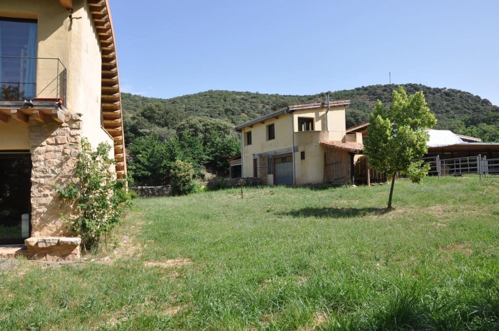 4 bedroom Finca/Country House for sale in Siguenza - € 795,000 (Ref: 9595991)