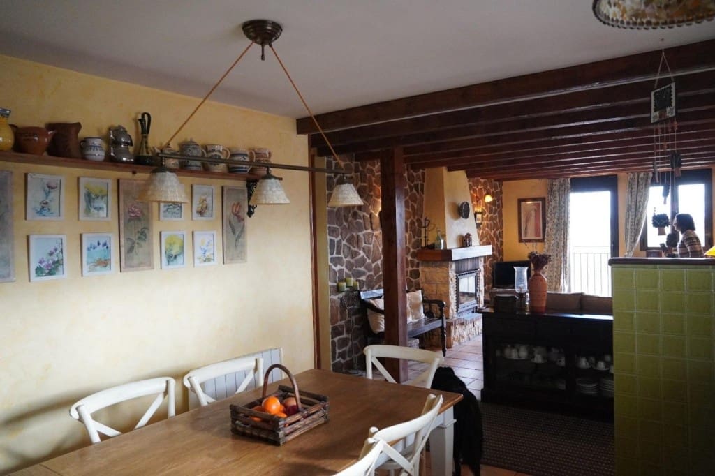 2 bedroom Finca/Country House for sale in Condemios de Arriba - € 125,000 (Ref: 9595992)