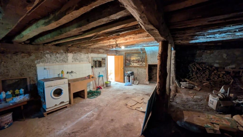 4 bedroom Villa for sale in Condemios de Arriba - € 60,000 (Ref: 9595993)