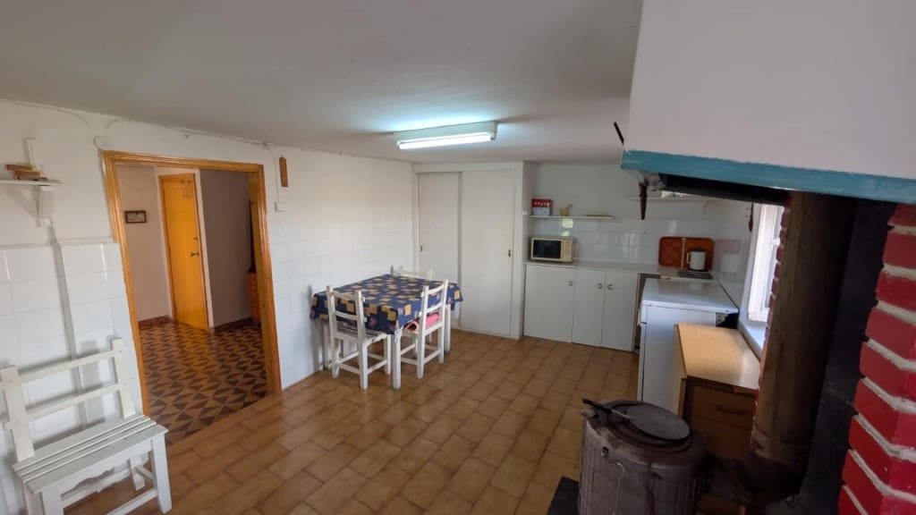 4 bedroom Villa for sale in Condemios de Arriba - € 60,000 (Ref: 9595993)