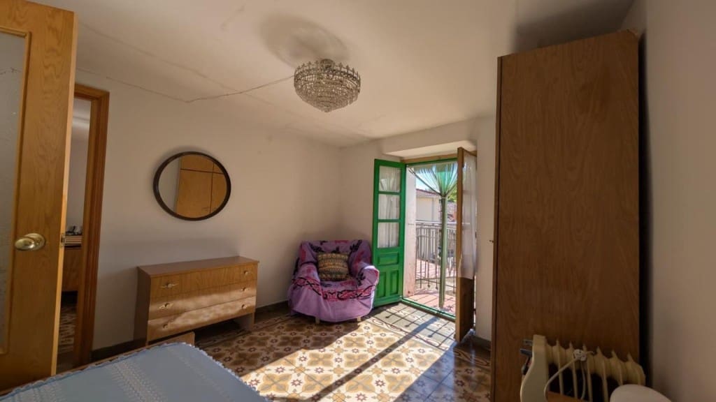 4 bedroom Villa for sale in Condemios de Arriba - € 60,000 (Ref: 9595993)