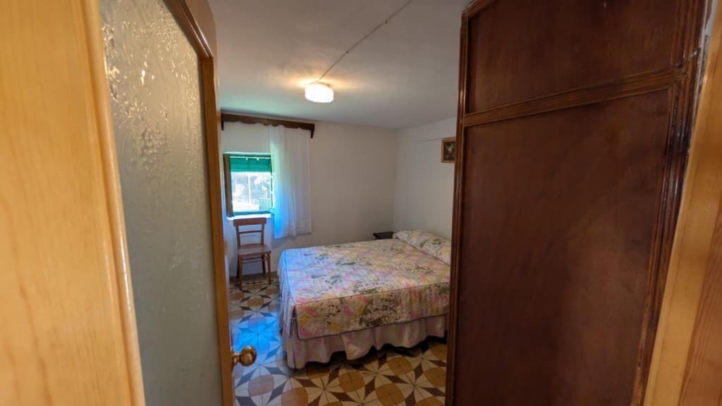 4 bedroom Villa for sale in Condemios de Arriba - € 60,000 (Ref: 9595993)