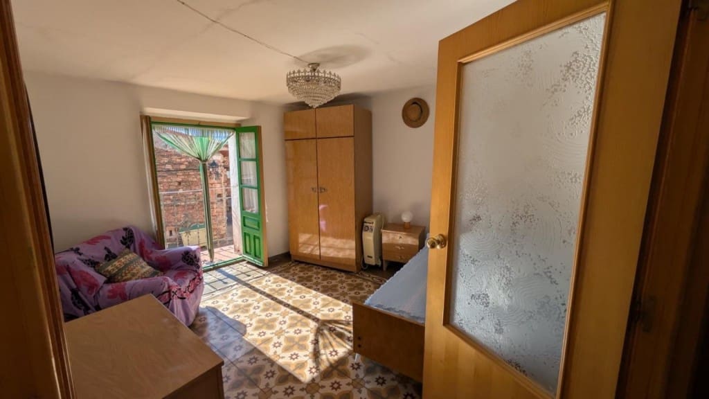 4 bedroom Villa for sale in Condemios de Arriba - € 60,000 (Ref: 9595993)