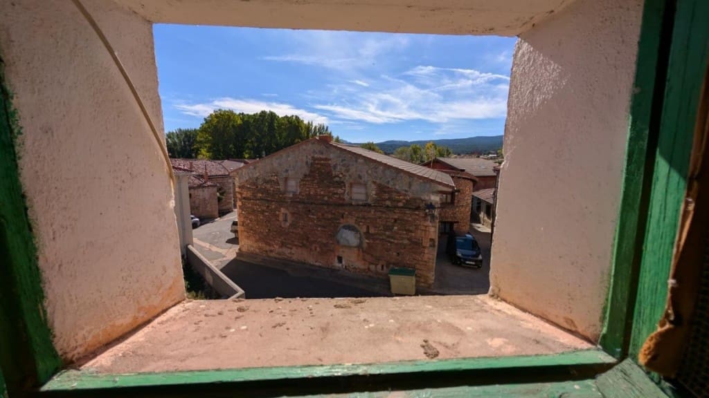 4 bedroom Villa for sale in Condemios de Arriba - € 60,000 (Ref: 9595993)