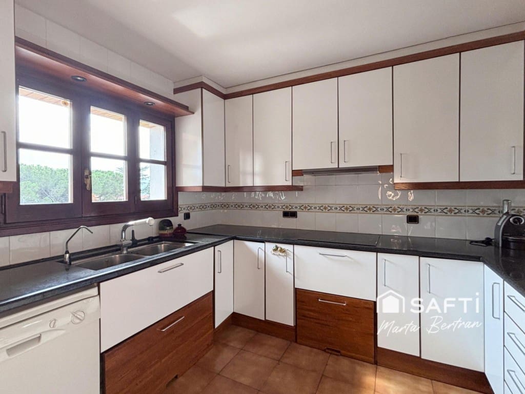 5 bedroom Finca/Country House for sale in Sant Feliu de Codines with pool garage - € 680,000 (Ref: 9595999)