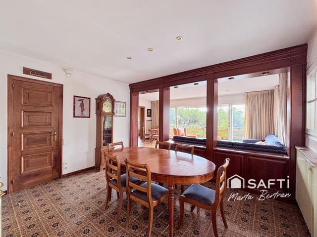 5 soveværelse Finca/Landehus til salg i Sant Feliu de Codines med swimmingpool garage - € 680.000 (Ref: 9595999)