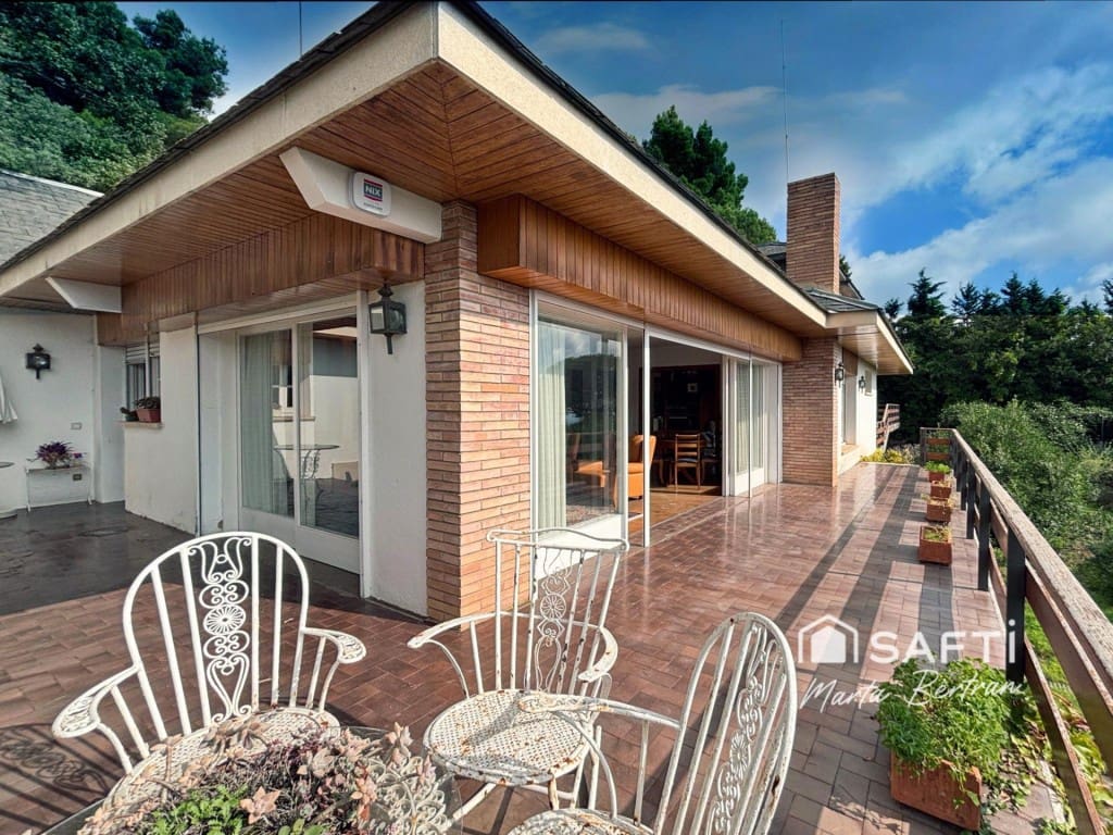 5 bedroom Finca/Country House for sale in Sant Feliu de Codines with pool garage - € 680,000 (Ref: 9595999)