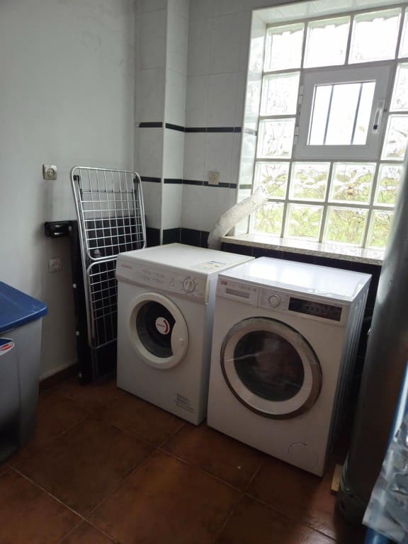 6 bedroom Finca/Country House for sale in Castellanos de Villiquera - € 139,900 (Ref: 9596012)