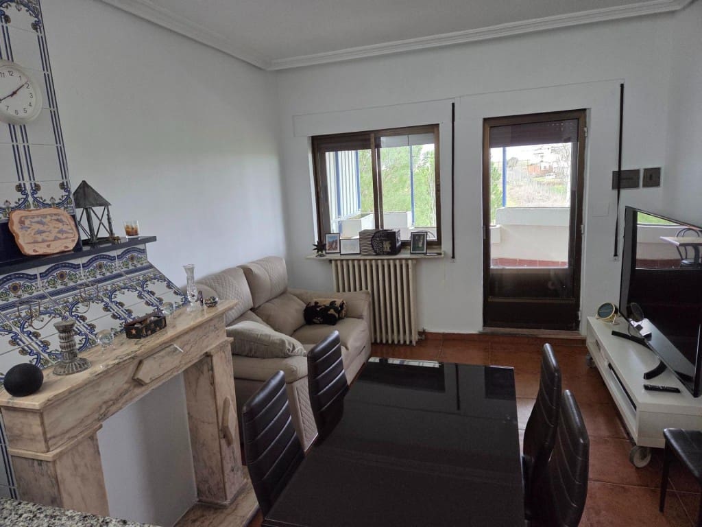 6 bedroom Finca/Country House for sale in Castellanos de Villiquera - € 139,900 (Ref: 9596012)