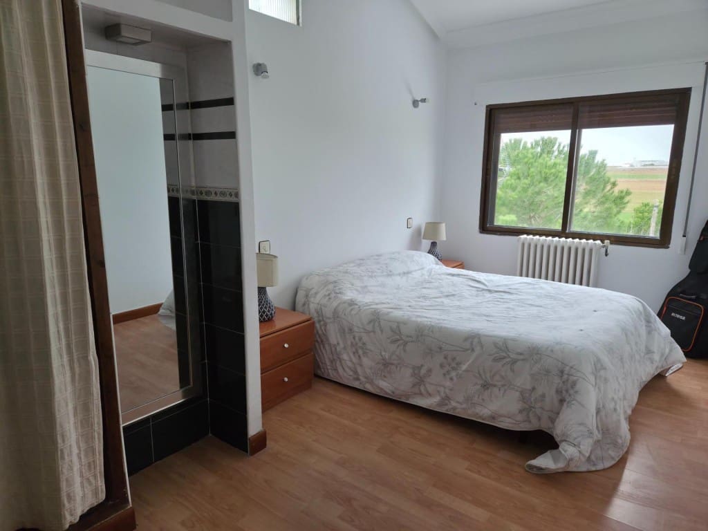 6 bedroom Finca/Country House for sale in Castellanos de Villiquera - € 139,900 (Ref: 9596012)