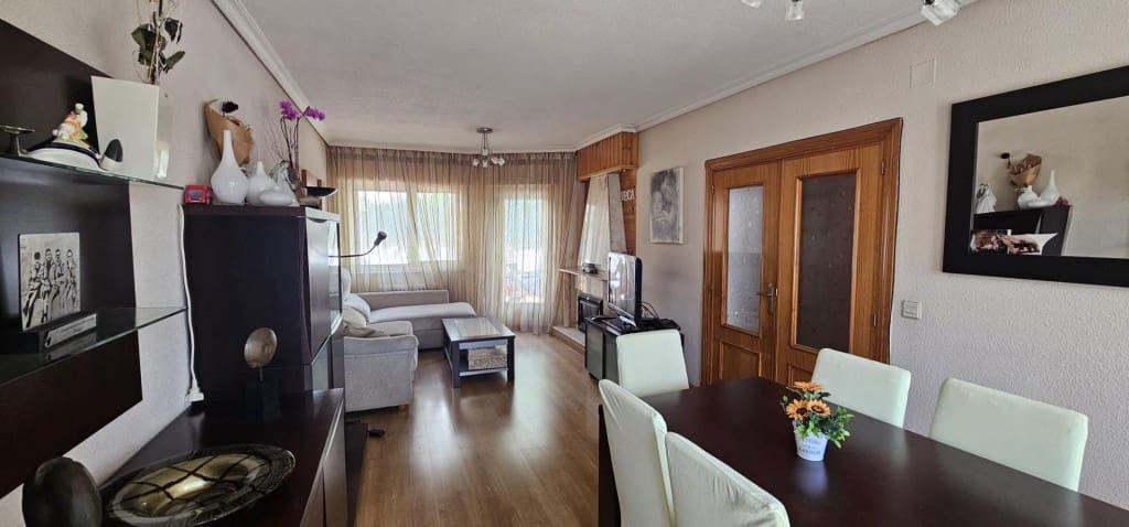 4 bedroom Villa for sale in Villares de la Reina - € 250,000 (Ref: 9596013)