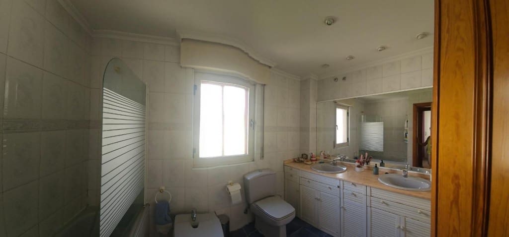 4 bedroom Villa for sale in Villares de la Reina - € 250,000 (Ref: 9596013)