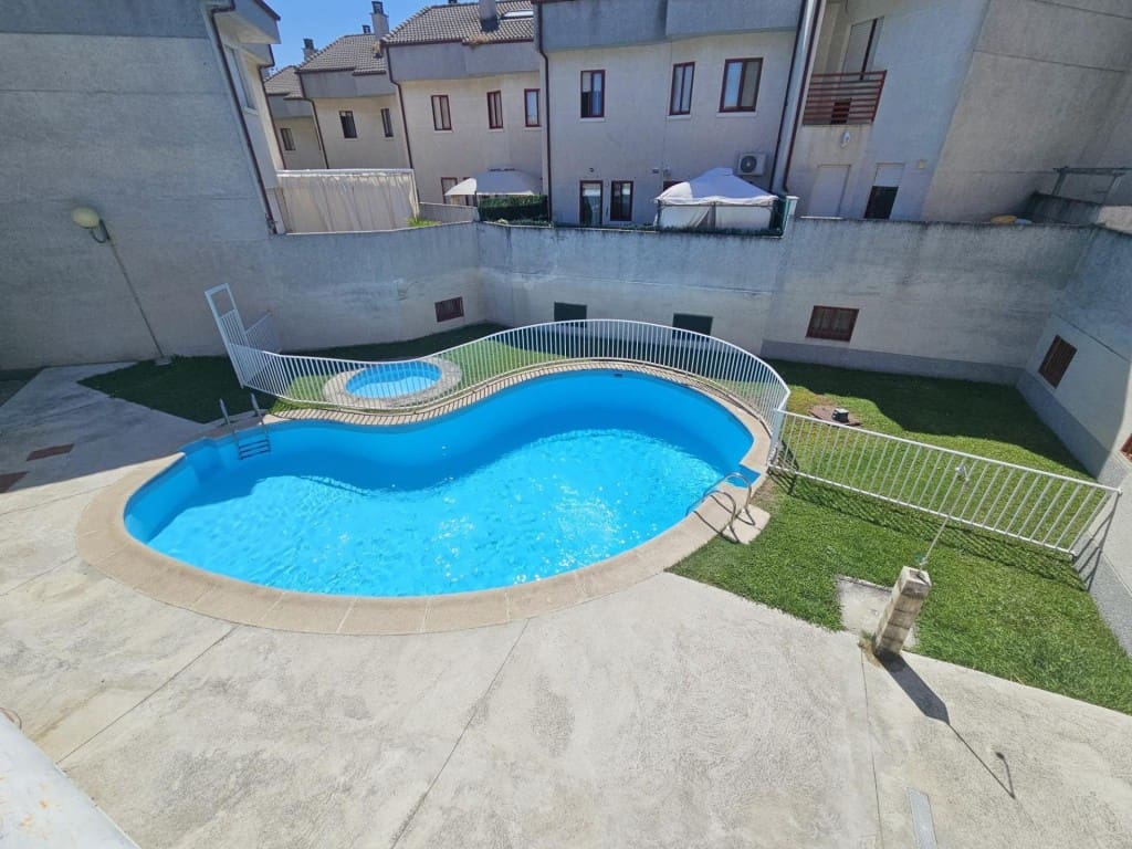 4 bedroom Villa for sale in Villares de la Reina - € 250,000 (Ref: 9596013)