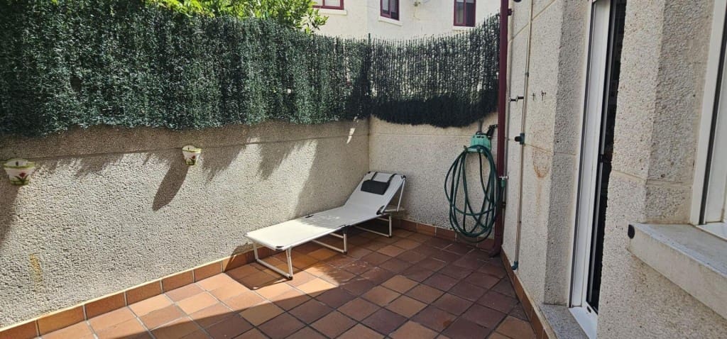 4 bedroom Villa for sale in Villares de la Reina - € 250,000 (Ref: 9596013)